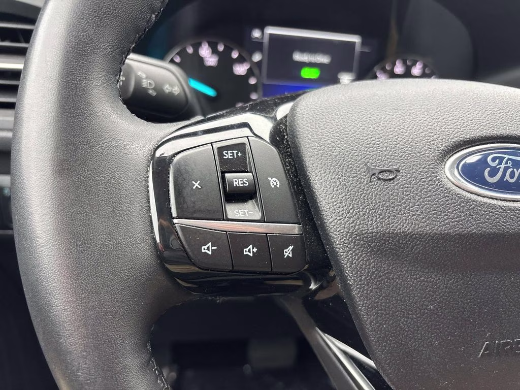2022 Gray Metallic Ford Escape Hybrid SE FWD SUV