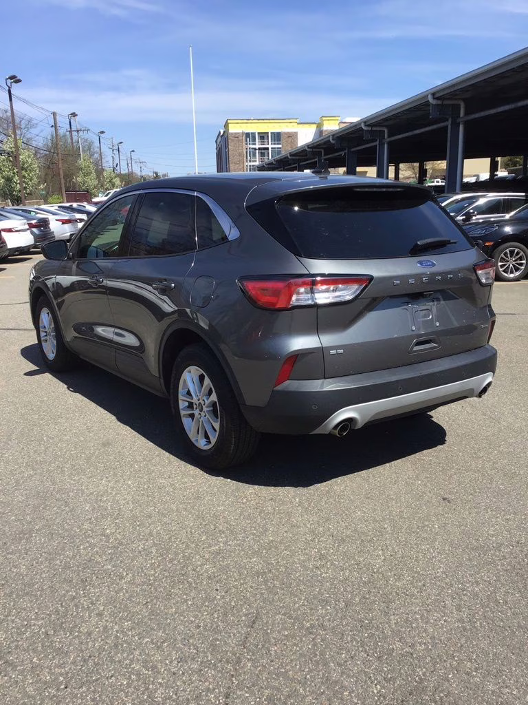 2022 Gray Metallic Ford Escape Hybrid SE FWD SUV