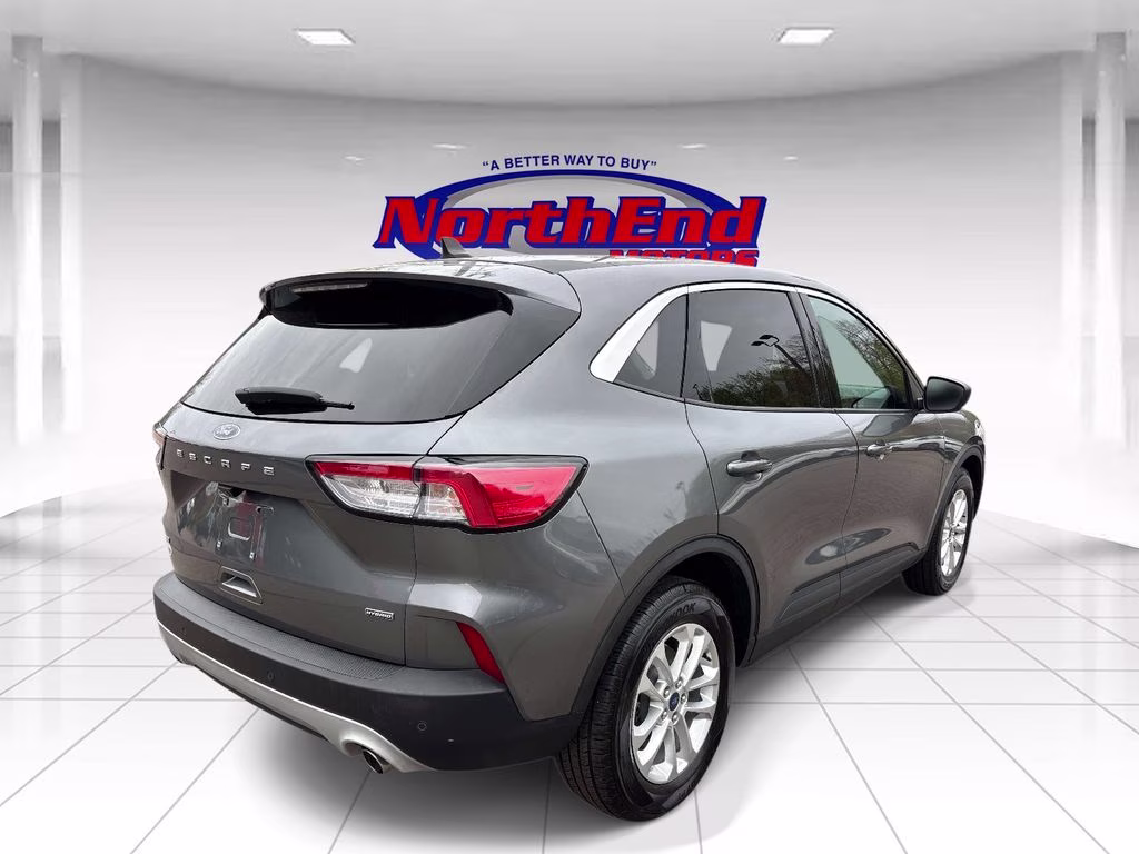 2022 Gray Metallic Ford Escape Hybrid SE FWD SUV