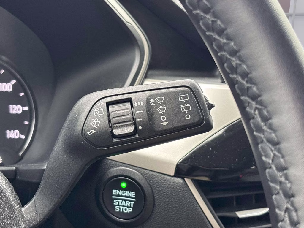 2022 Gray Metallic Ford Escape Hybrid SE FWD SUV