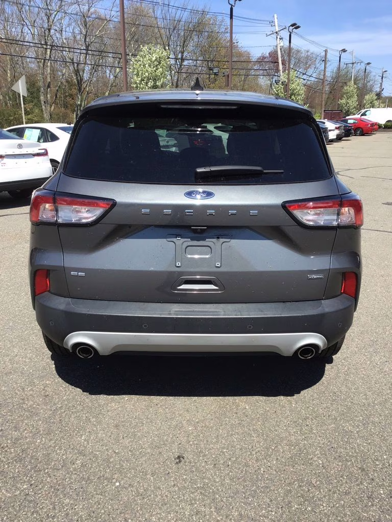 2022 Gray Metallic Ford Escape Hybrid SE FWD SUV