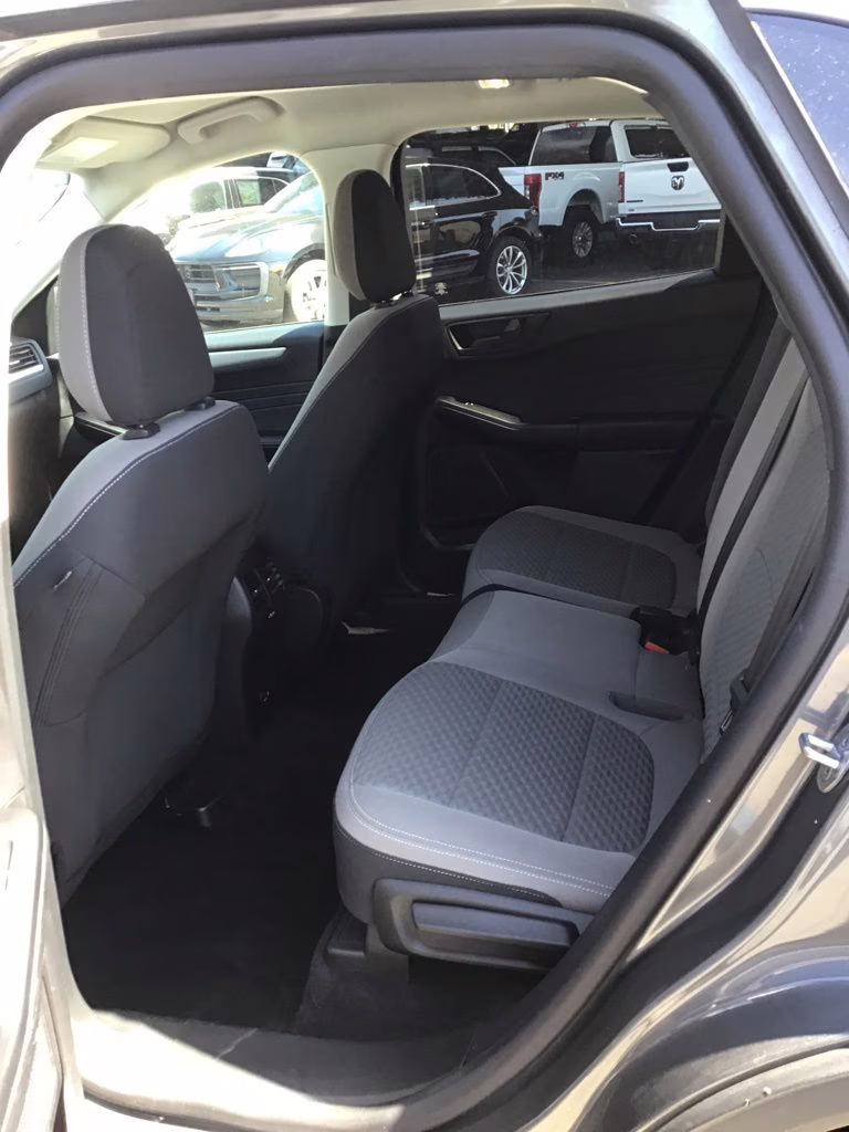 2022 Gray Metallic Ford Escape Hybrid SE FWD SUV