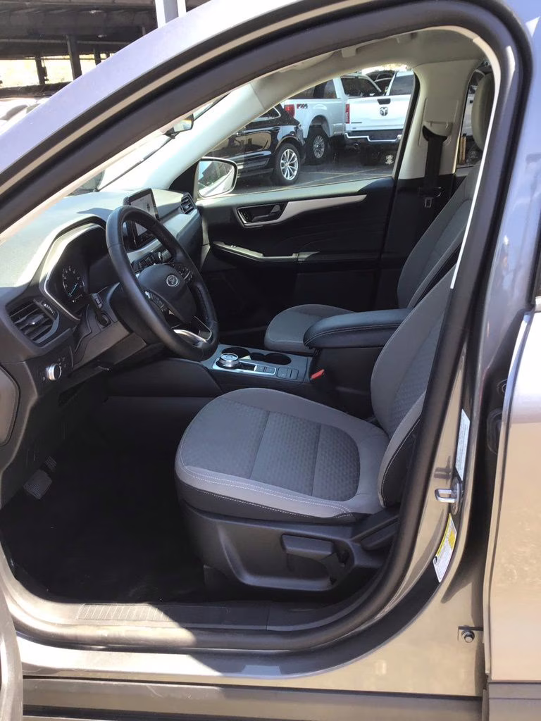 2022 Gray Metallic Ford Escape Hybrid SE FWD SUV