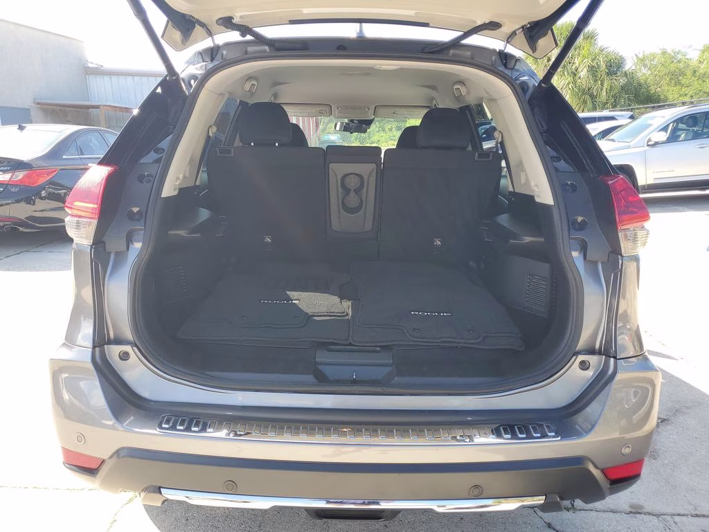2020 Gun Metallic Nissan Rogue SV FWD SUV