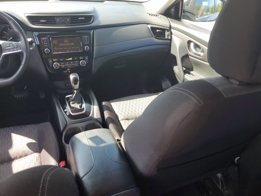 2020 Gun Metallic Nissan Rogue SV FWD SUV