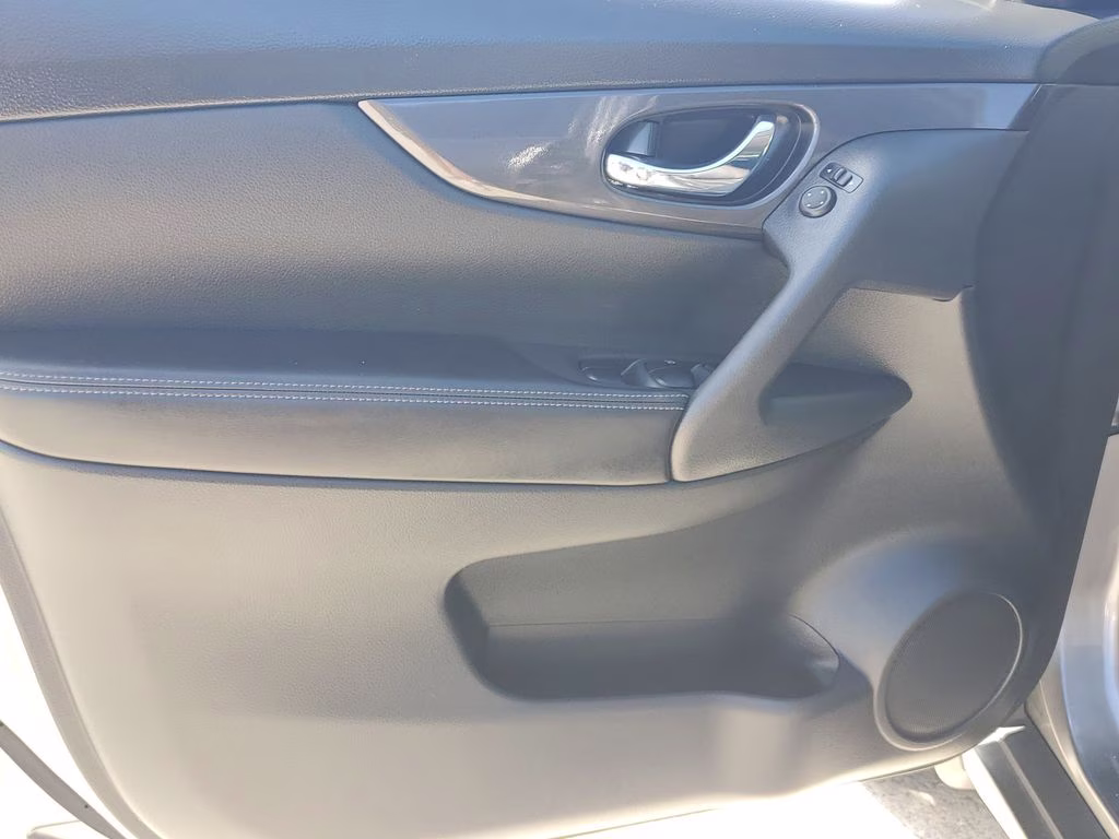 2020 Gun Metallic Nissan Rogue SV FWD SUV