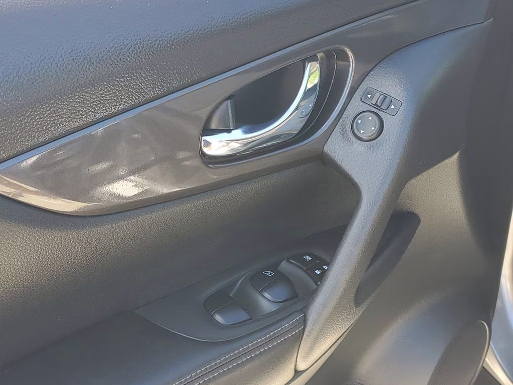 2020 Gun Metallic Nissan Rogue SV FWD SUV