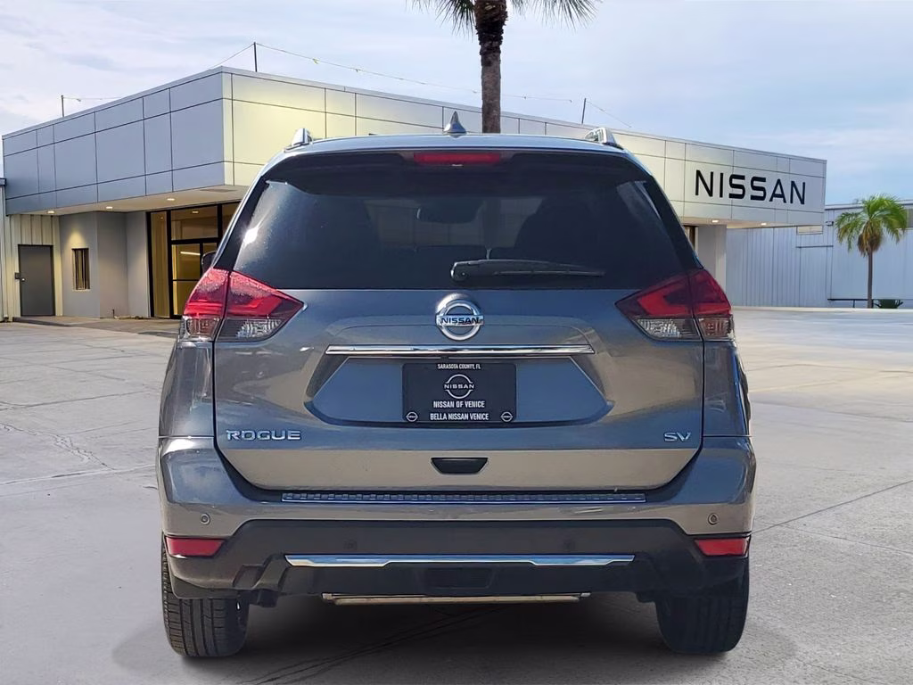 2020 Gun Metallic Nissan Rogue SV FWD SUV