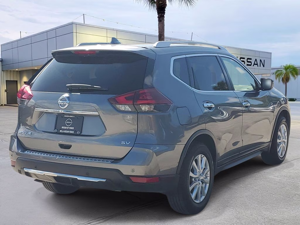 2020 Gun Metallic Nissan Rogue SV FWD SUV
