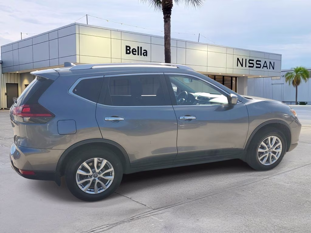 2020 Gun Metallic Nissan Rogue SV FWD SUV