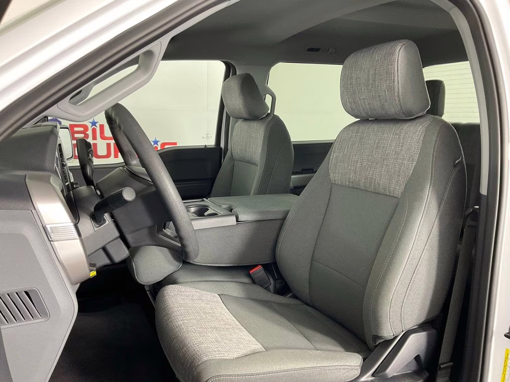 2023 Oxford White Ford F-150 XLT 4X4 Truck
