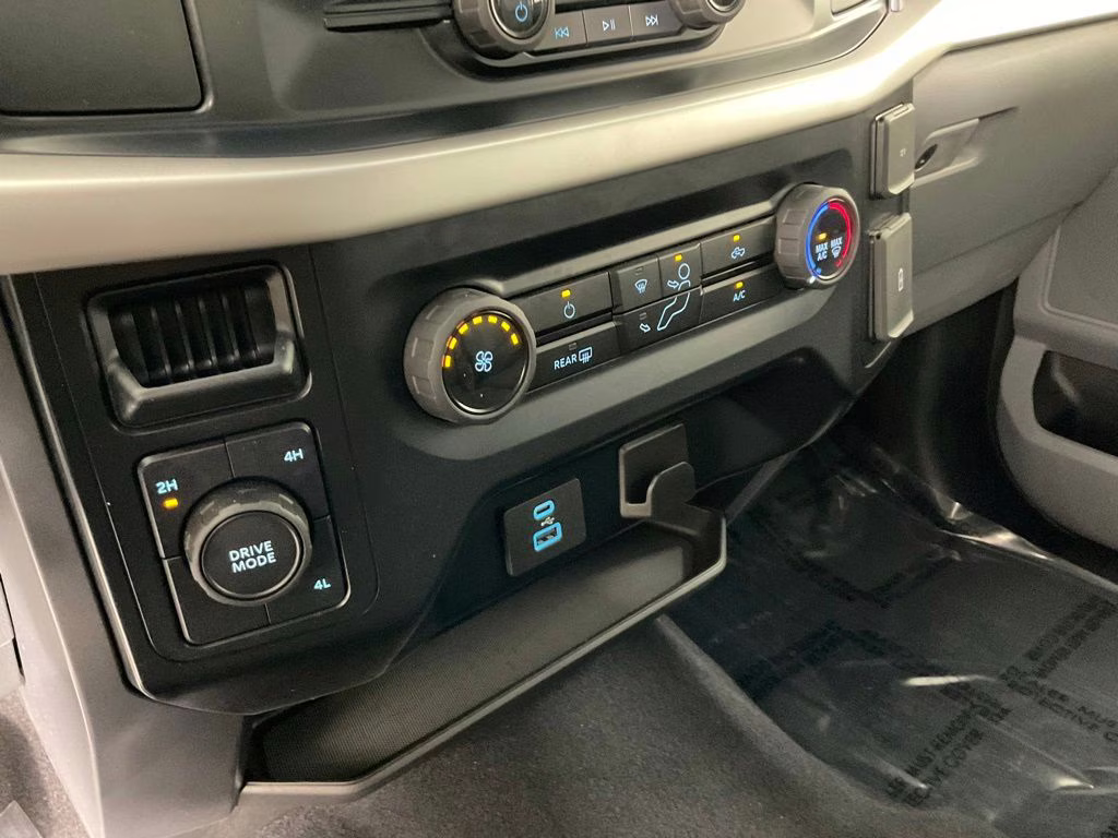 2023 Oxford White Ford F-150 XLT 4X4 Truck