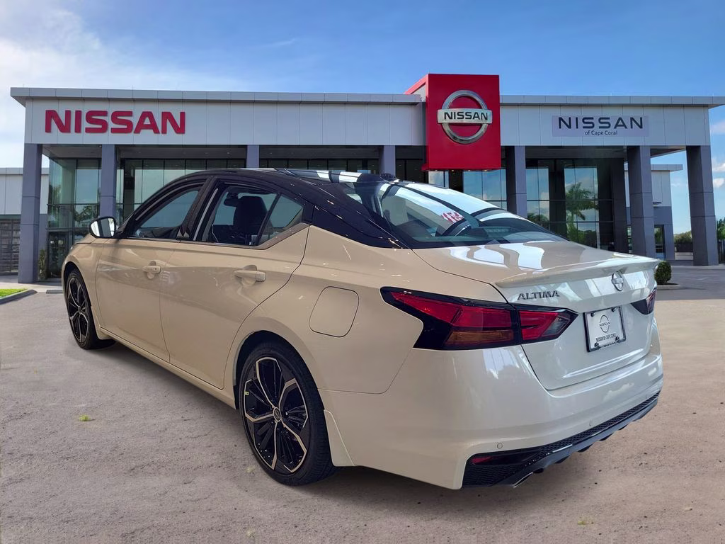 2026 Pearl White/Super Black Nissan Altima 2.5 SR FWD Sedan