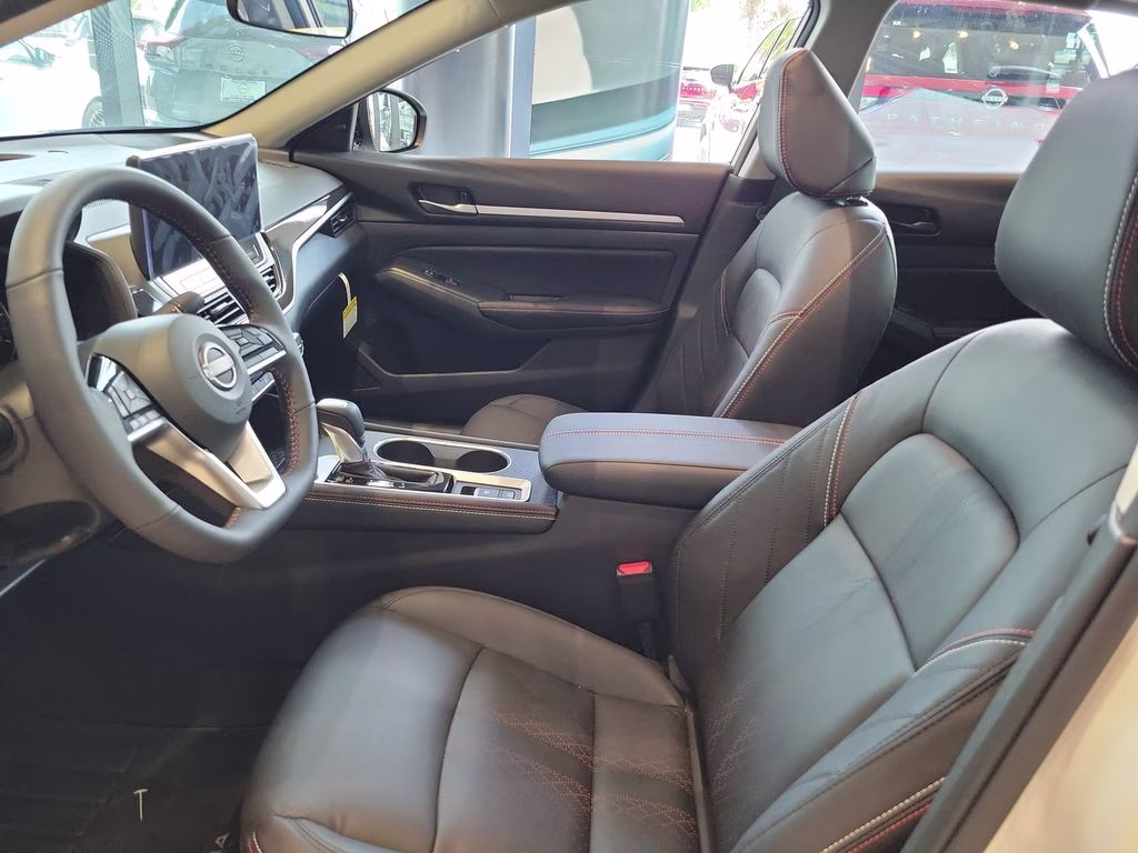 2026 Pearl White/Super Black Nissan Altima 2.5 SR FWD Sedan