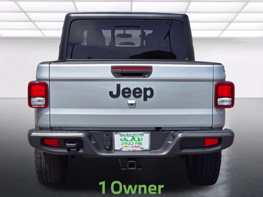2022 Silver Zynith Clearcoat Jeep Gladiator Sport 4X4 Truck
