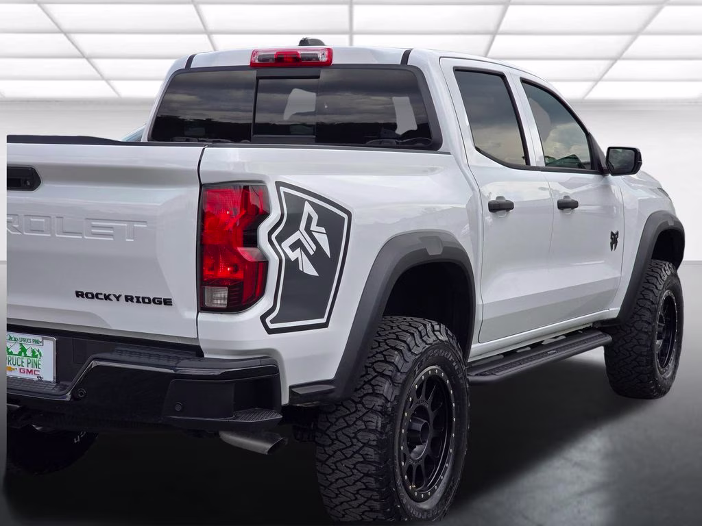 2026 Summit White Chevrolet Colorado Trail Boss 4X4 Truck