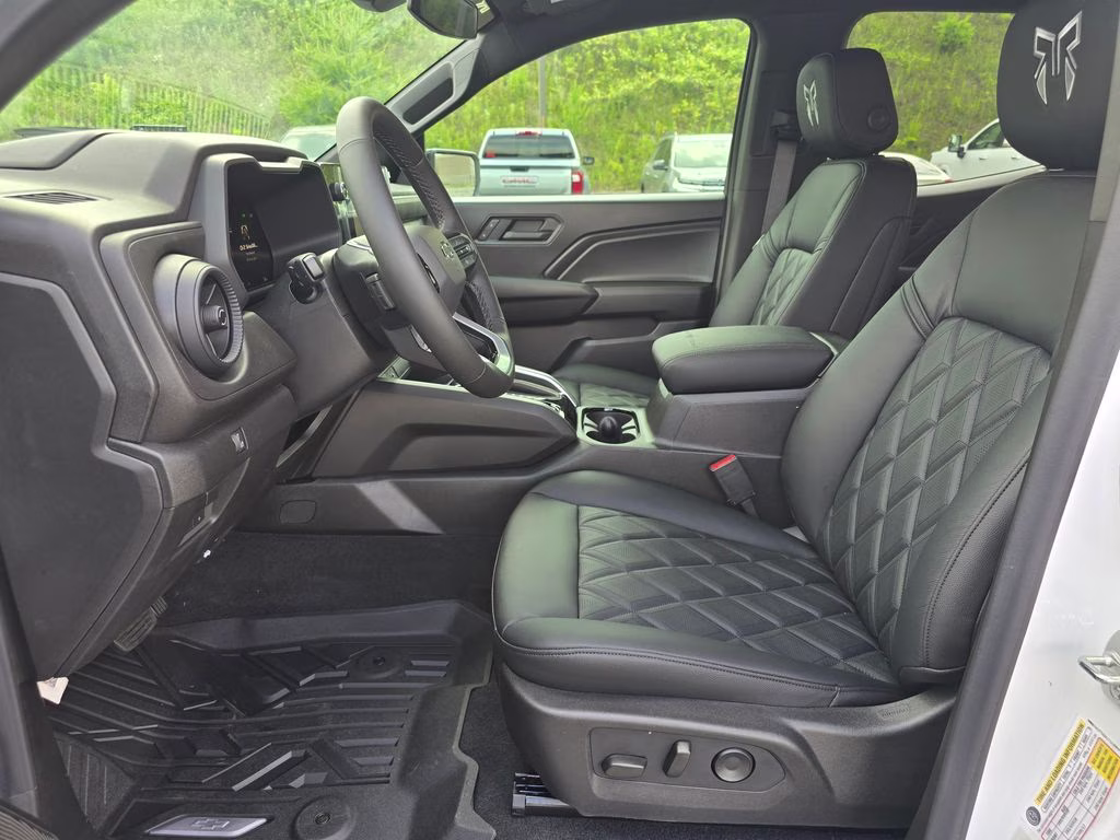 2026 Summit White Chevrolet Colorado Trail Boss 4X4 Truck