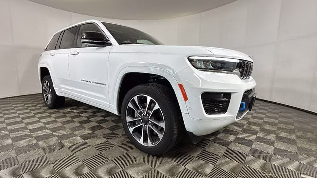 2023 Bright White Clearcoat Jeep Grand Cherokee Overland 4xe 4X4 SUV
