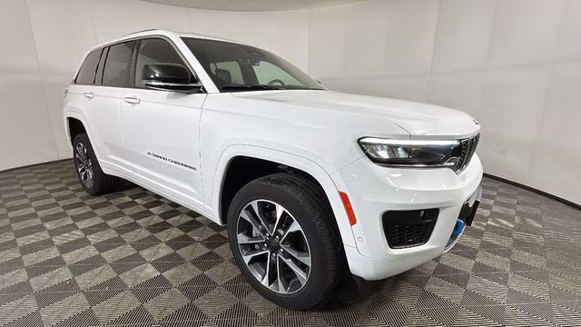 2023 Bright White Clearcoat Jeep Grand Cherokee Overland 4xe 4X4 SUV
