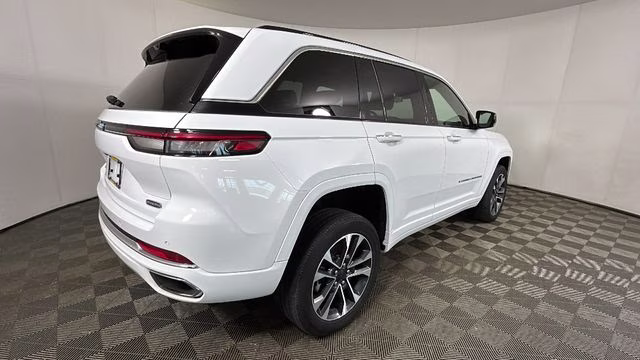 2023 Bright White Clearcoat Jeep Grand Cherokee Overland 4xe 4X4 SUV