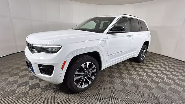 2023 Bright White Clearcoat Jeep Grand Cherokee Overland 4xe 4X4 SUV
