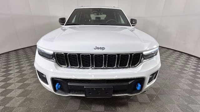 2023 Bright White Clearcoat Jeep Grand Cherokee Overland 4xe 4X4 SUV