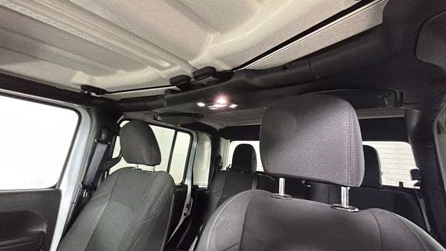 2021 Bright White Clearcoat Jeep Gladiator Willys 4X4 Truck