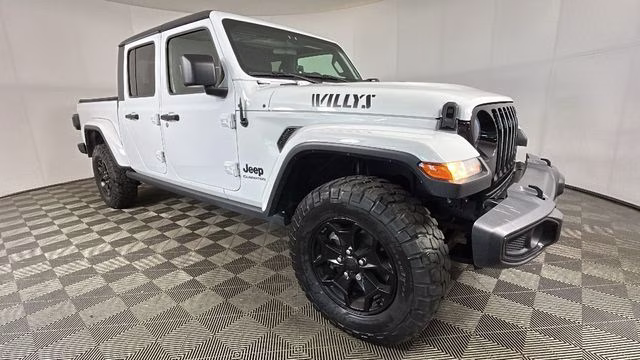 2021 Bright White Clearcoat Jeep Gladiator Willys 4X4 Truck