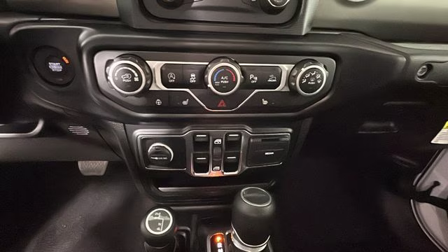 2021 Bright White Clearcoat Jeep Gladiator Willys 4X4 Truck