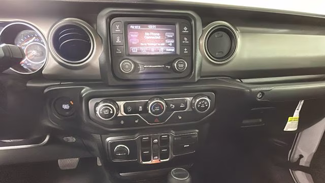 2021 Bright White Clearcoat Jeep Gladiator Willys 4X4 Truck