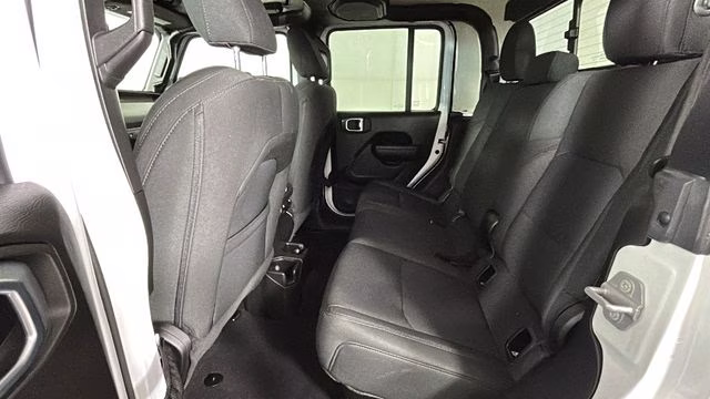 2021 Bright White Clearcoat Jeep Gladiator Willys 4X4 Truck