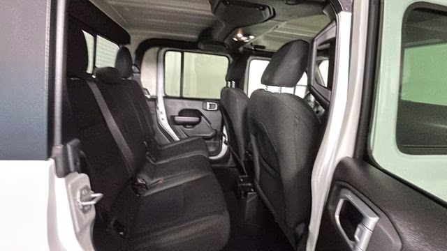 2021 Bright White Clearcoat Jeep Gladiator Willys 4X4 Truck