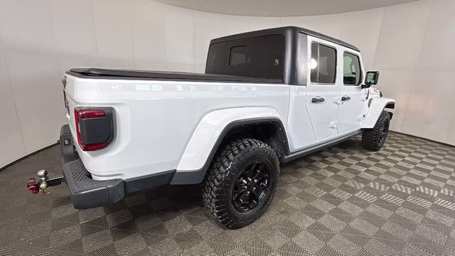 2021 Bright White Clearcoat Jeep Gladiator Willys 4X4 Truck