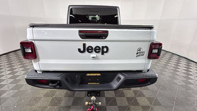 2021 Bright White Clearcoat Jeep Gladiator Willys 4X4 Truck