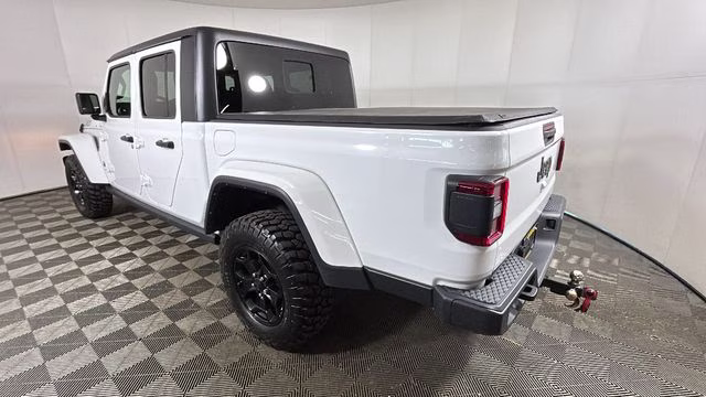 2021 Bright White Clearcoat Jeep Gladiator Willys 4X4 Truck