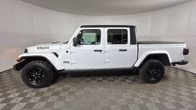 2021 Bright White Clearcoat Jeep Gladiator Willys 4X4 Truck