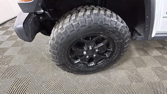 2021 Bright White Clearcoat Jeep Gladiator Willys 4X4 Truck