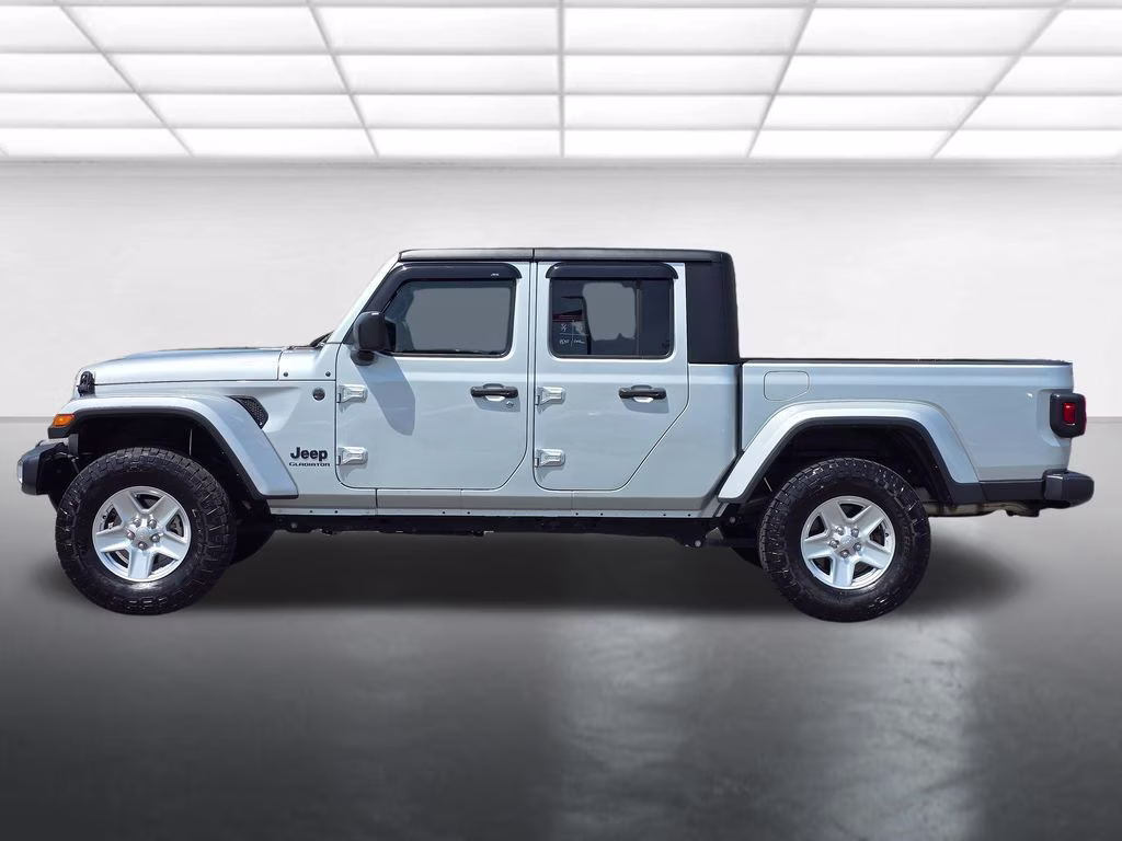 2022 Silver Zynith Clearcoat Jeep Gladiator Sport 4X4 Truck