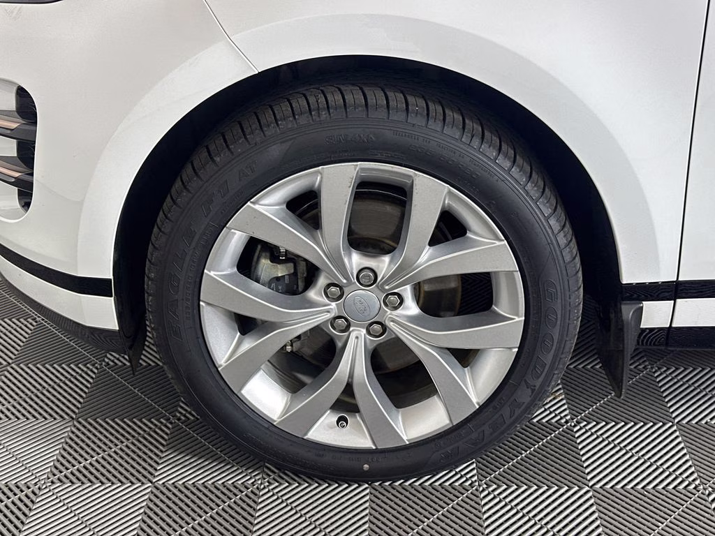 2023 Fuji White Land Rover Range Rover Evoque R-Dynamic SE AWD SUV