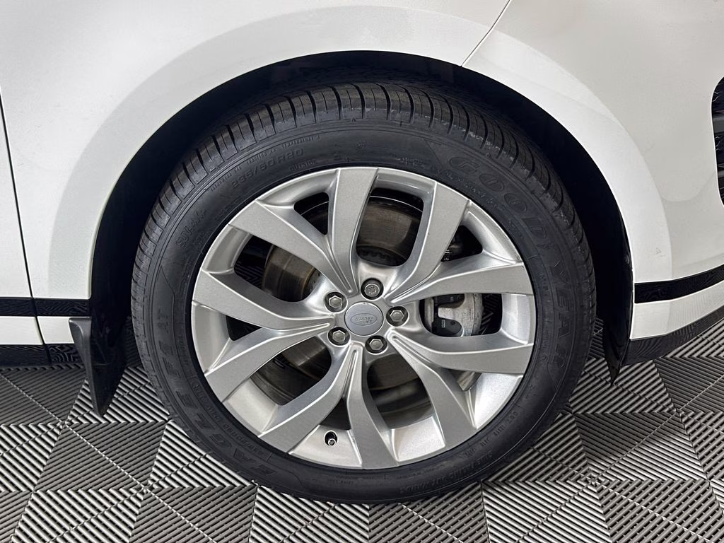 2023 Fuji White Land Rover Range Rover Evoque R-Dynamic SE AWD SUV