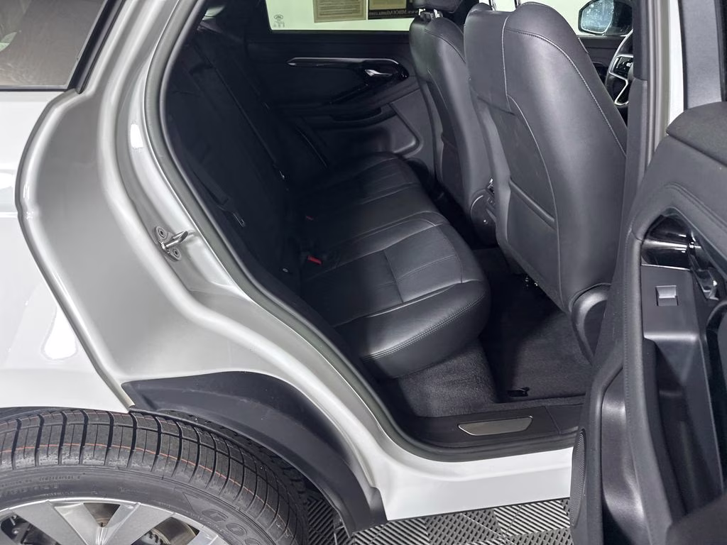 2023 Fuji White Land Rover Range Rover Evoque R-Dynamic SE AWD SUV