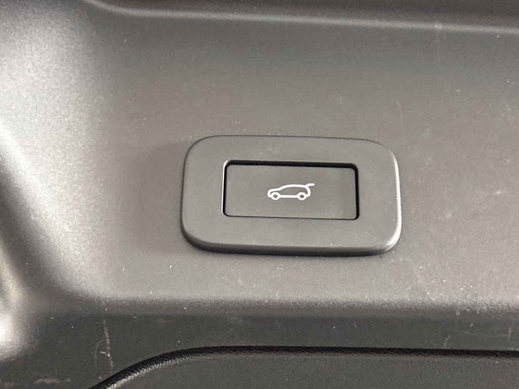 2023 Fuji White Land Rover Range Rover Evoque R-Dynamic SE AWD SUV