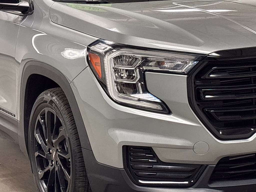 2023 Sterling Metallic GMC Terrain SLE FWD SUV