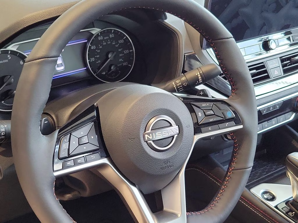 2026 Pearl White/Super Black Nissan Altima 2.5 SR FWD Sedan