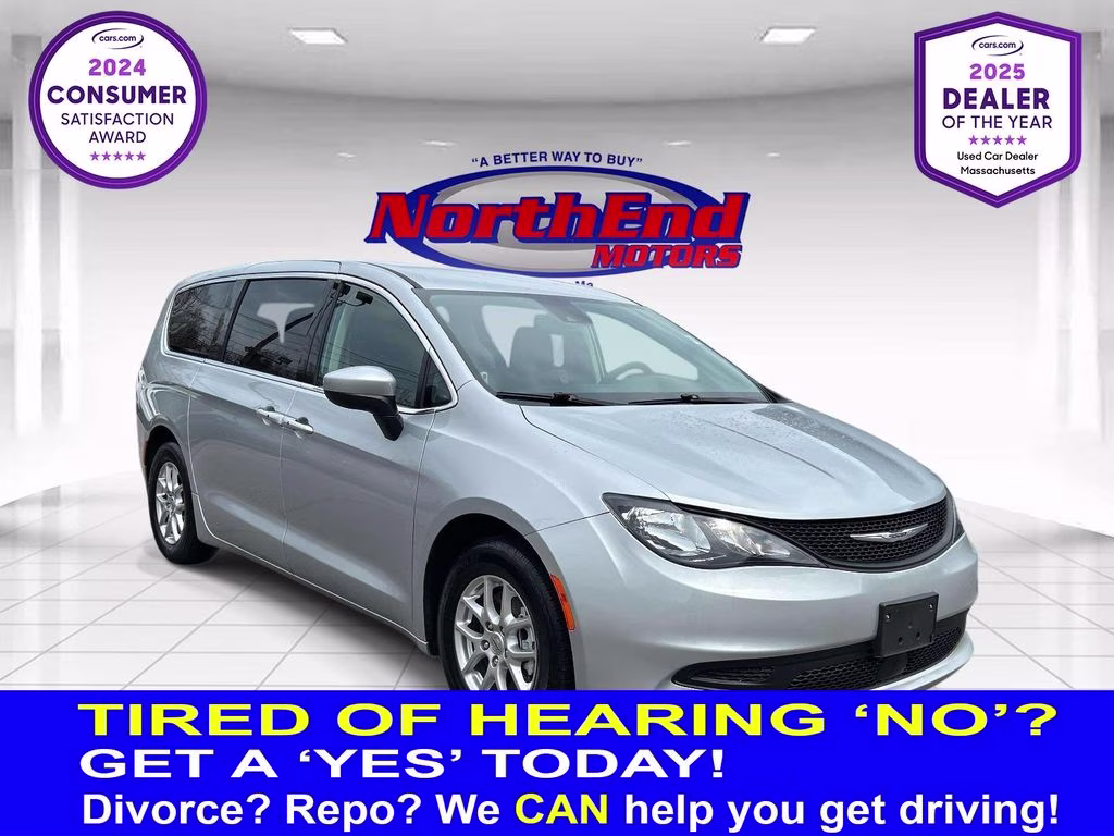 2023 Silver Mist Clearcoat Chrysler Voyager LX FWD Van