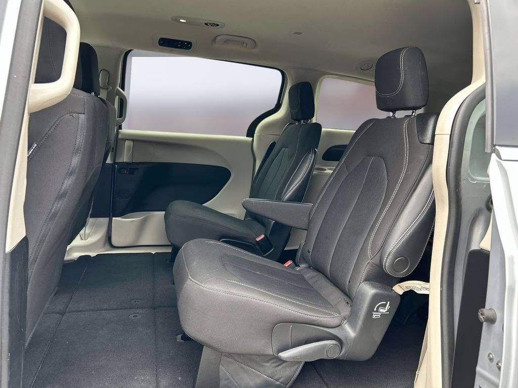 2023 Silver Mist Clearcoat Chrysler Voyager LX FWD Van