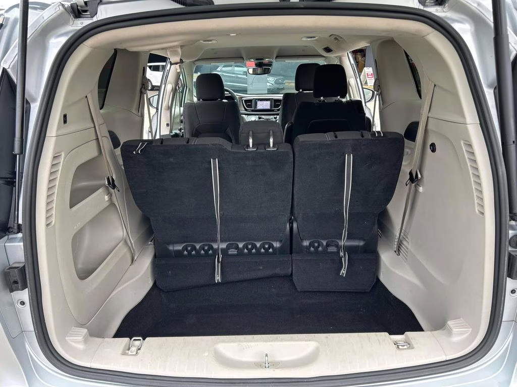 2023 Silver Mist Clearcoat Chrysler Voyager LX FWD Van
