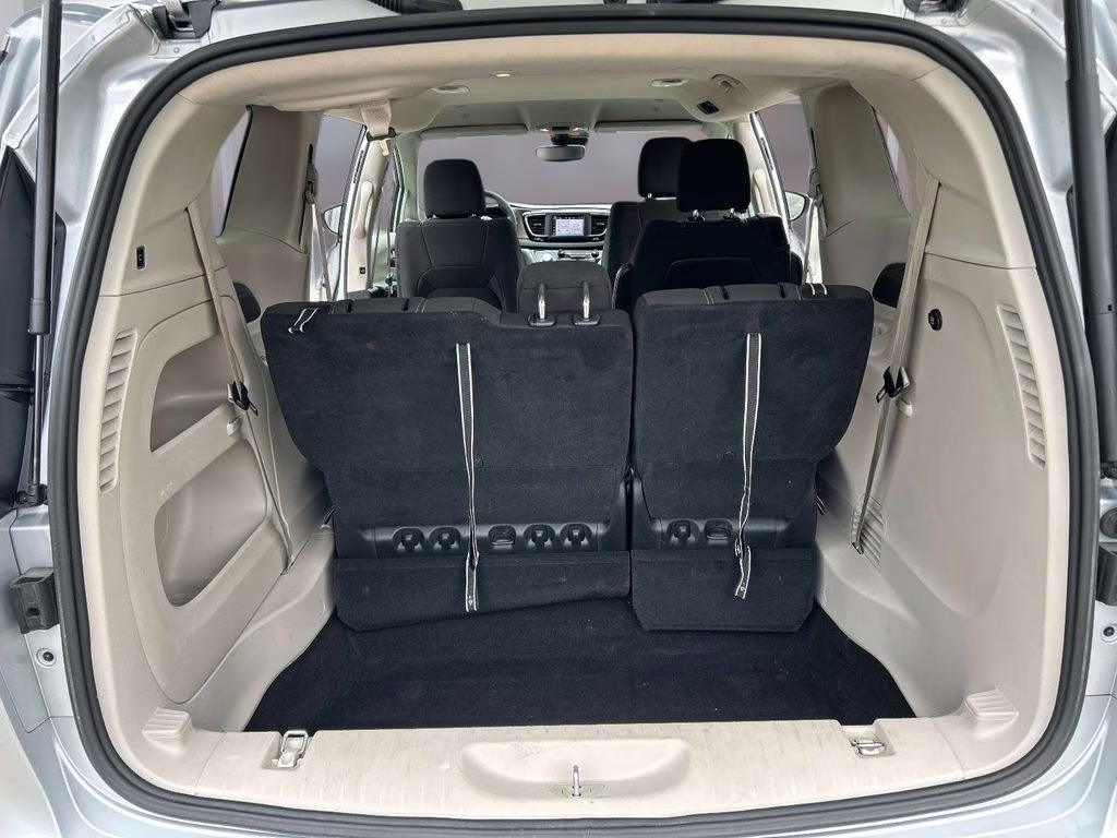 2023 Silver Mist Clearcoat Chrysler Voyager LX FWD Van