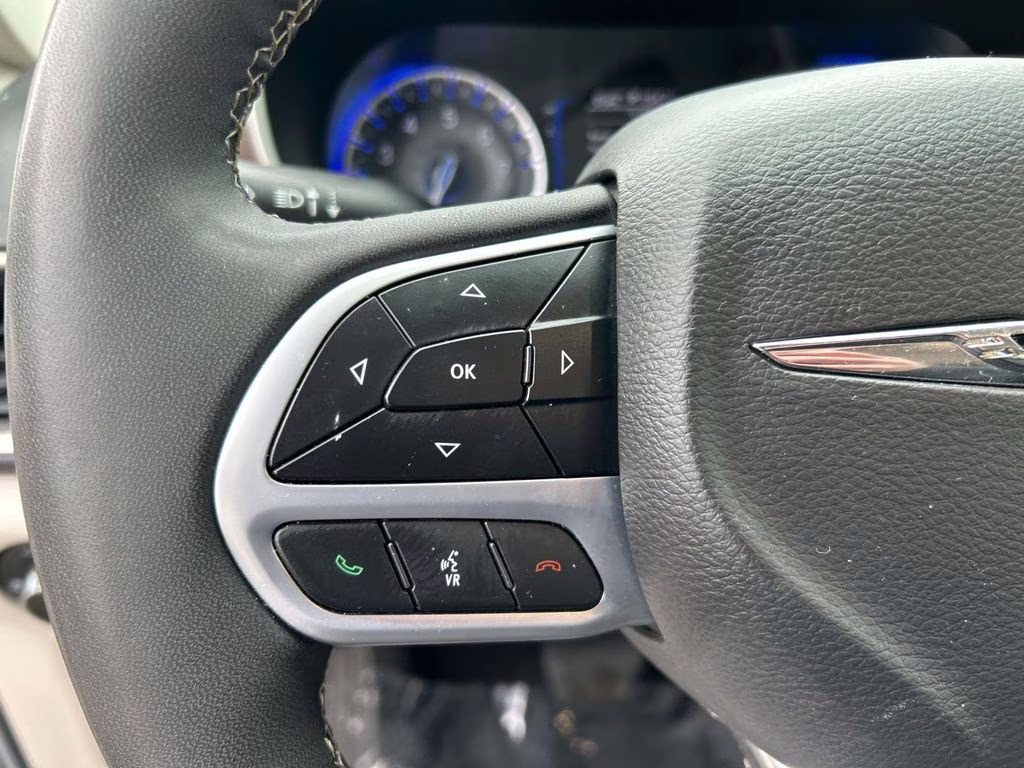 2023 Silver Mist Clearcoat Chrysler Voyager LX FWD Van