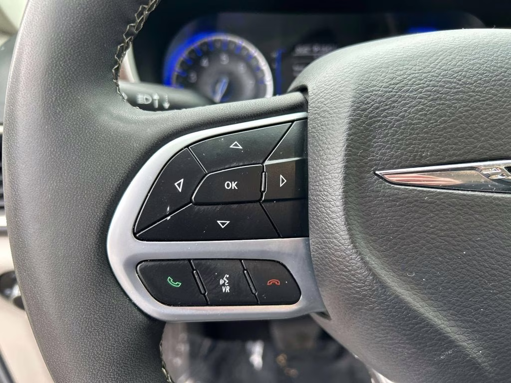 2023 Silver Mist Clearcoat Chrysler Voyager LX FWD Van